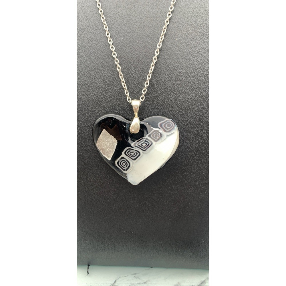 Beautiful Art Glass Pendant Heart On A Silver Tone Chain‎ 18"